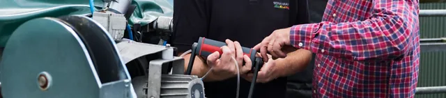 Beratungsgespräch an der Biogasanlage